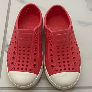 Native water shoes pink size 8 toddler